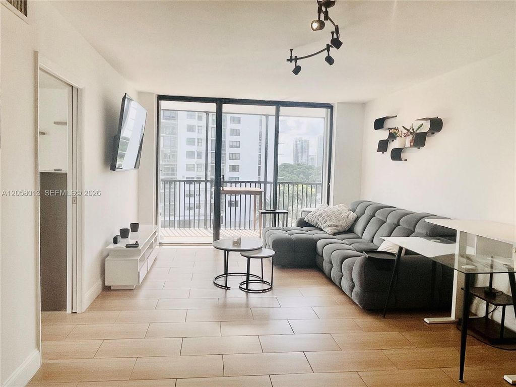 3301 N Country Club Dr 712, Aventura, FL 33180