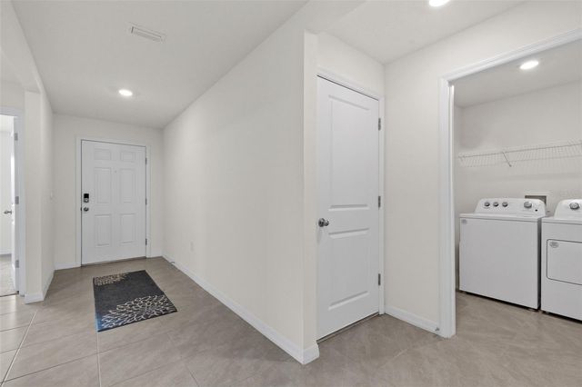 37207 SHARKS EYE LANE, Zephyrhills, FL 33541