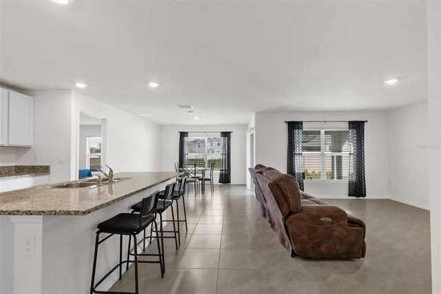 37207 SHARKS EYE LANE, Zephyrhills, FL 33541