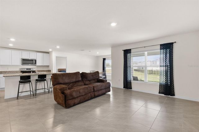 37207 SHARKS EYE LANE, Zephyrhills, FL 33541