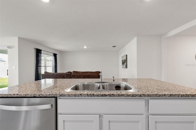 37207 SHARKS EYE LANE, Zephyrhills, FL 33541
