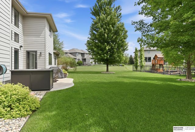 1901 S 220th Avenue, Elkhorn, NE 68022