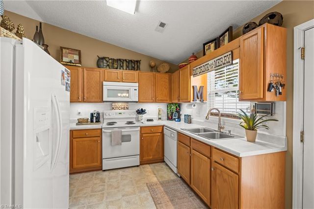 808 Chesapeake Lane, Archdale, NC 27263