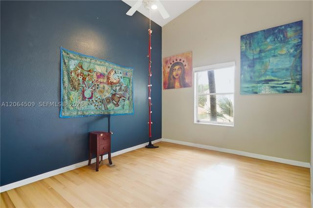 1040 NW 185th Ave, Pembroke Pines, FL 33029