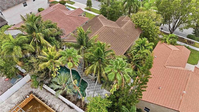 1040 NW 185th Ave, Pembroke Pines, FL 33029