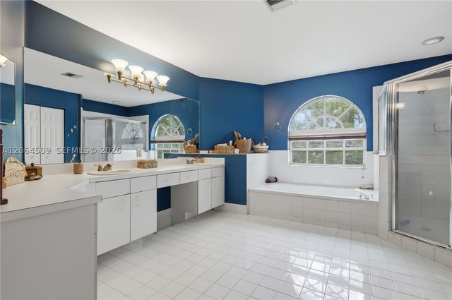 1040 NW 185th Ave, Pembroke Pines, FL 33029