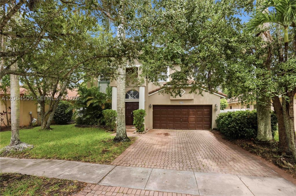 1040 NW 185th Ave, Pembroke Pines, FL 33029