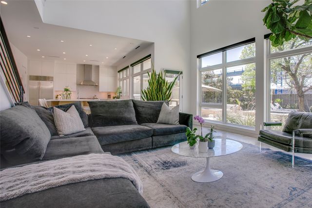 2215 Madera Street, Dallas, TX 75206