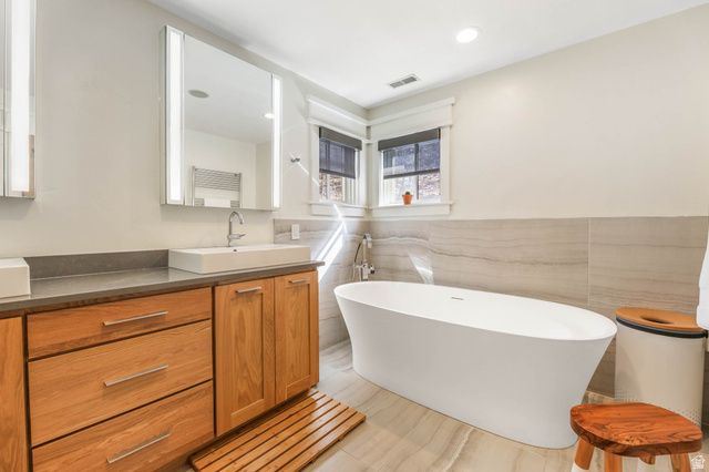 606 N LITTLE TREE CIR, Salt Lake City, UT 84108