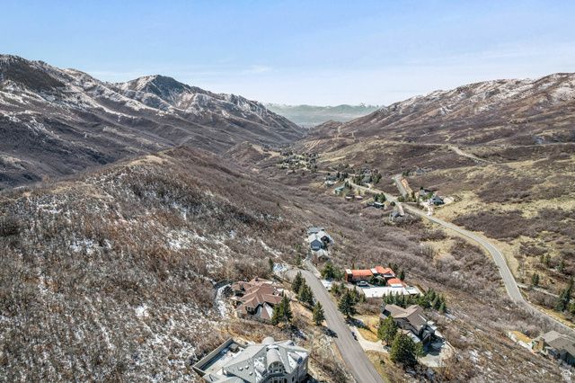 606 N LITTLE TREE CIR, Salt Lake City, UT 84108