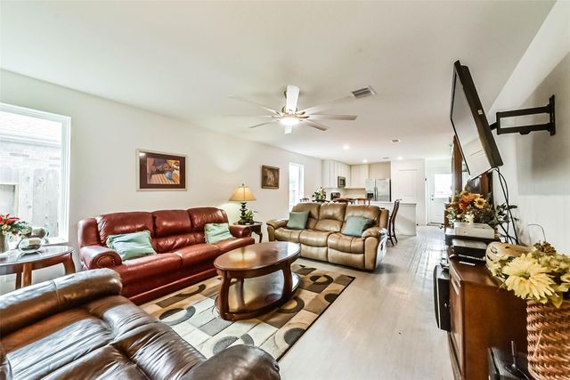 28814 Texas Plains Drive, Hockley, TX 77447