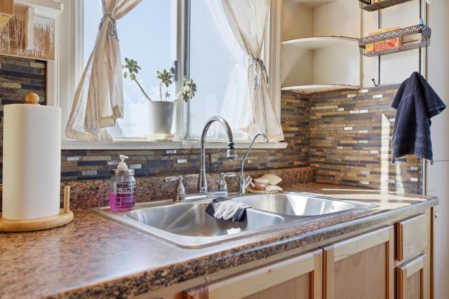 2120 S Kaweah Avenue, Exeter, CA 93221