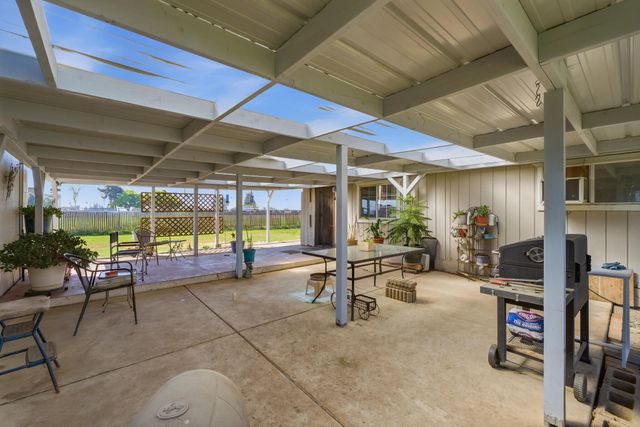 2120 S Kaweah Avenue, Exeter, CA 93221