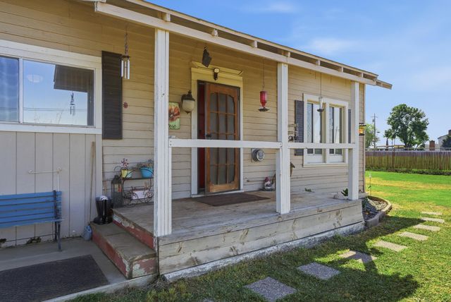 2120 S Kaweah Avenue, Exeter, CA 93221