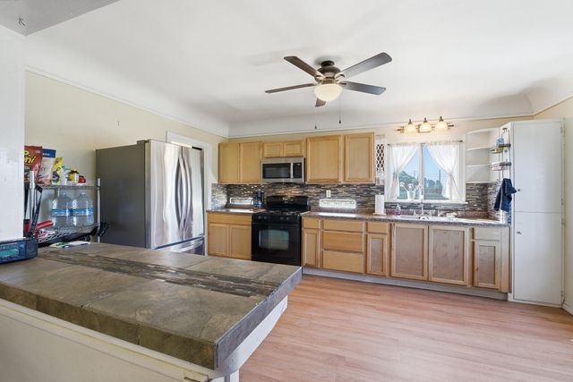 2120 S Kaweah Avenue, Exeter, CA 93221