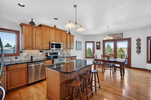 1002 SE 78th Street, Runnells, IA 50237