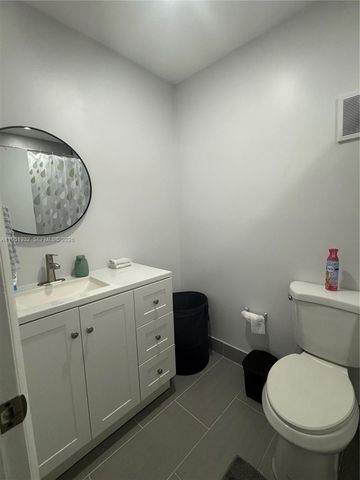 5482 S Lakewood Cir S B, Margate, FL 33063