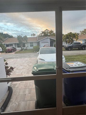 5482 S Lakewood Cir S B, Margate, FL 33063