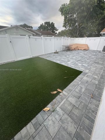 5482 S Lakewood Cir S B, Margate, FL 33063