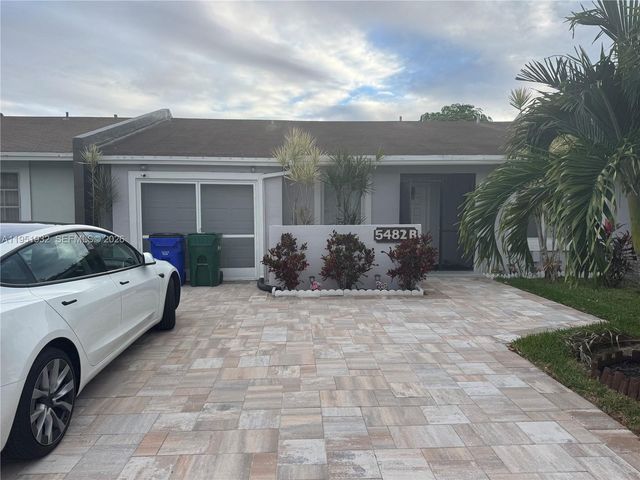 5482 S Lakewood Cir S B, Margate, FL 33063