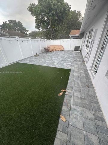 5482 S Lakewood Cir S B, Margate, FL 33063