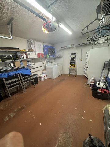 5482 S Lakewood Cir S B, Margate, FL 33063