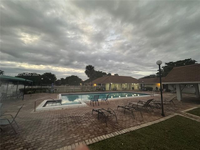 5482 S Lakewood Cir S B, Margate, FL 33063