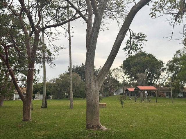 5482 S Lakewood Cir S B, Margate, FL 33063