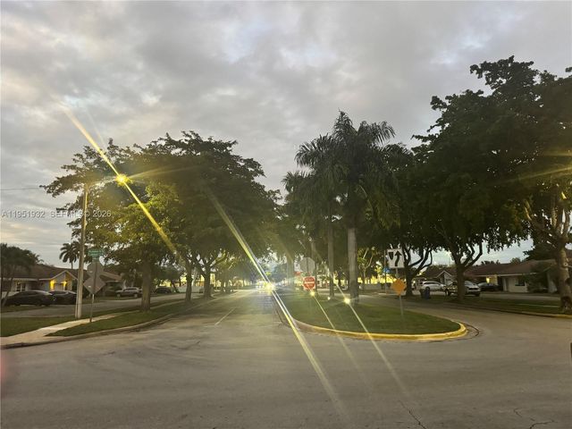 5482 S Lakewood Cir S B, Margate, FL 33063