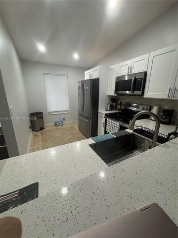 5482 S Lakewood Cir S B, Margate, FL 33063