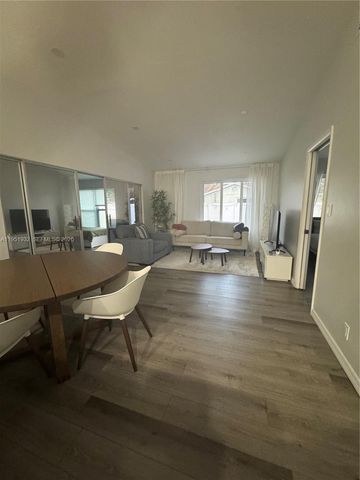 5482 S Lakewood Cir S B, Margate, FL 33063