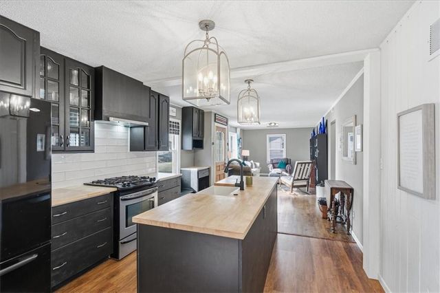 7714 W 66TH Terrace, Mission, KS 66202