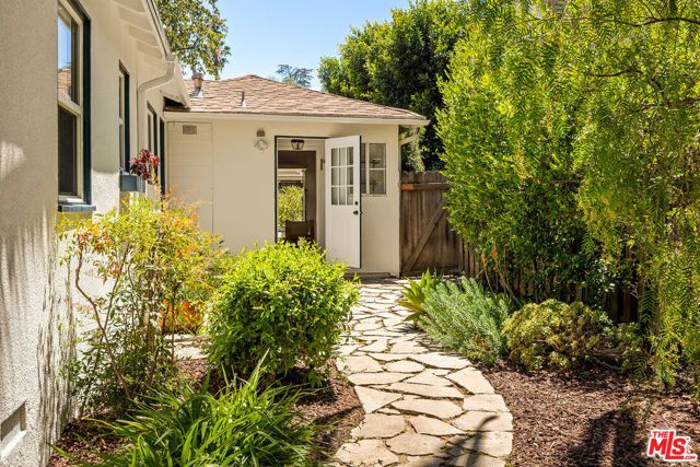 22051 Celes Street, Woodland Hills (los Angeles), CA 91364