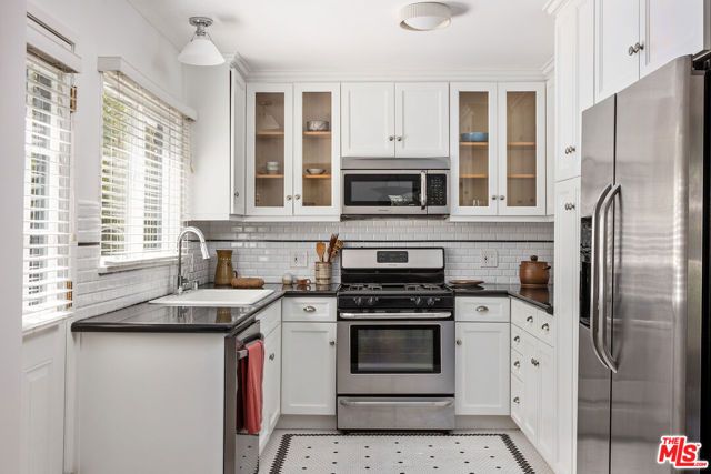 22051 Celes Street, Woodland Hills (los Angeles), CA 91364
