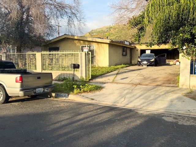 11960 Adelphia, Pacoima, CA 91331