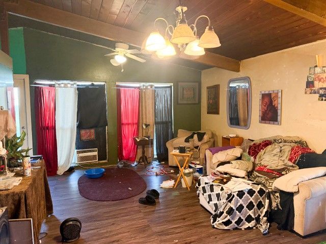 11960 Adelphia, Pacoima, CA 91331