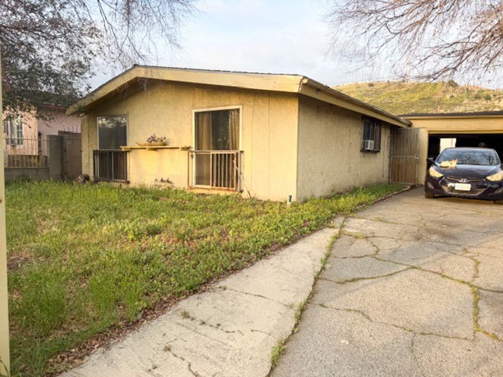 11960 Adelphia, Pacoima, CA 91331