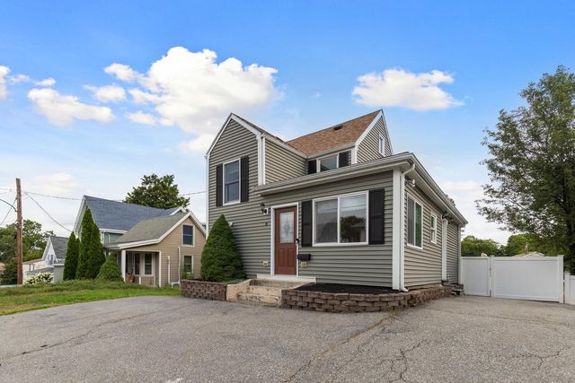 8 Herbert St, Wakefield, MA 01880