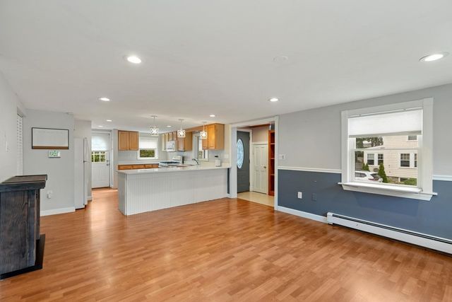 8 Herbert St, Wakefield, MA 01880