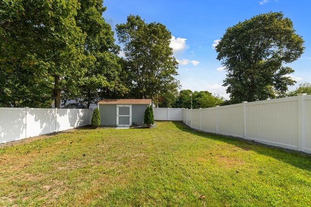 8 Herbert St, Wakefield, MA 01880
