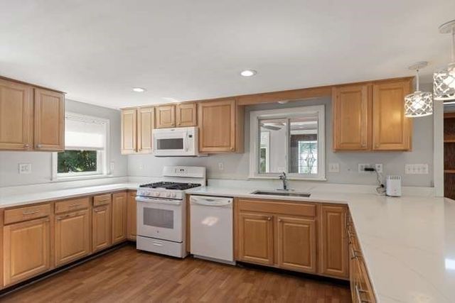8 Herbert St, Wakefield, MA 01880