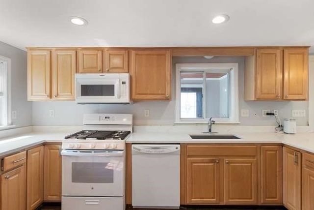 8 Herbert St, Wakefield, MA 01880