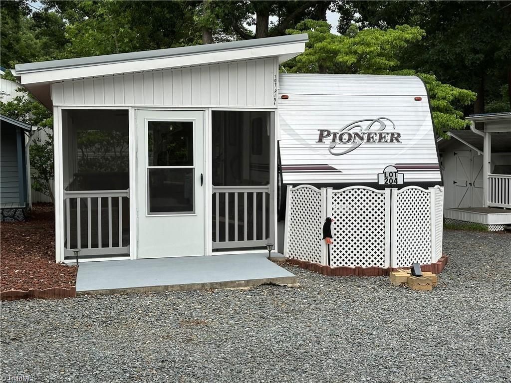 107 Pine Street, New London, NC 28127