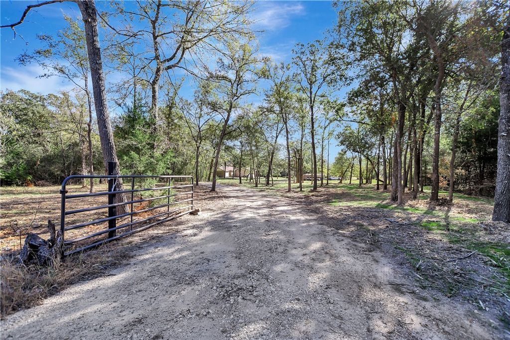 8846 Jackrabbit Lane, Bryan, TX 77808
