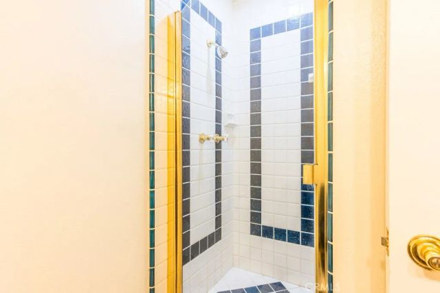 23132 Posada, Valencia, CA 91354