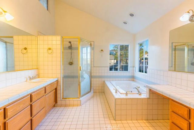 23132 Posada, Valencia, CA 91354