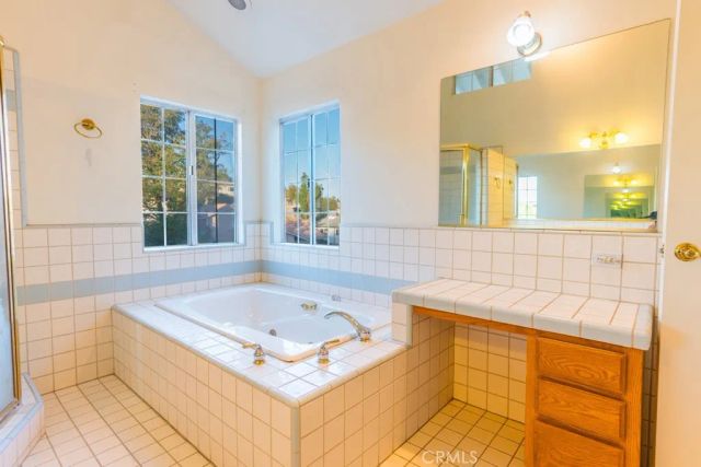 23132 Posada, Valencia, CA 91354