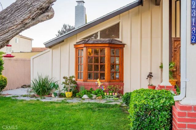 23132 Posada, Valencia, CA 91354