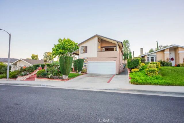 23132 Posada, Valencia, CA 91354