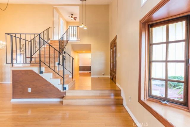 23132 Posada, Valencia, CA 91354